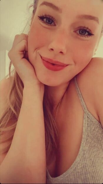 Nadine von relaxASMR