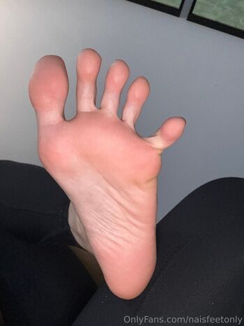 naisfeetonly