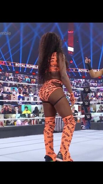 Naomi Wwe