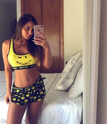 Nayara Azevedo