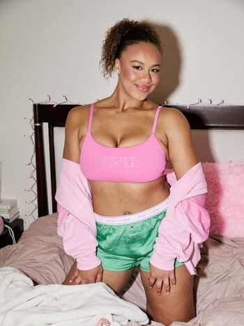 Nia Sioux