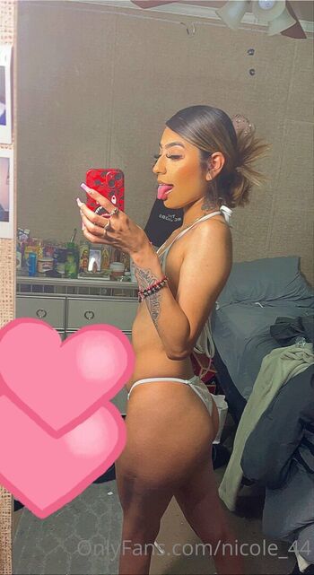 Nicole_44