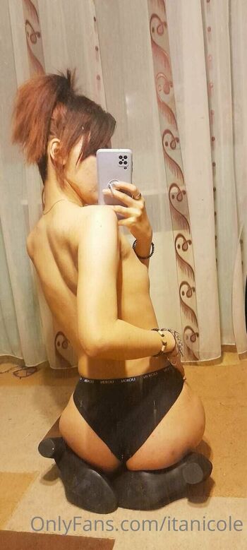nicoleita2000