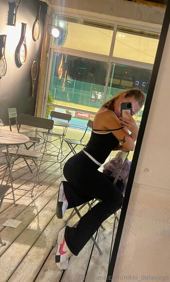 nikki_delavega