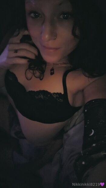 nikkinikki8219