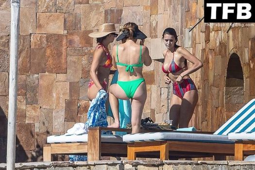 Nina Dobrev