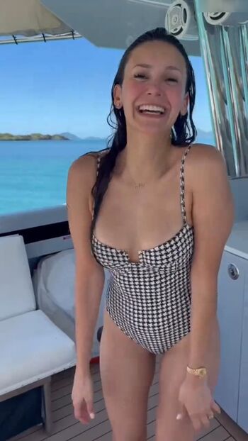 Nina Dobrev