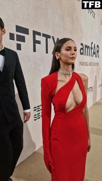 Nina Dobrev