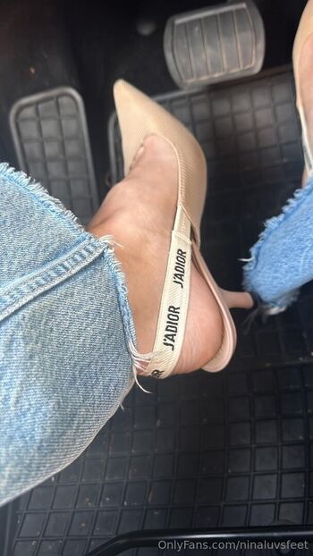 ninaluvsfeet