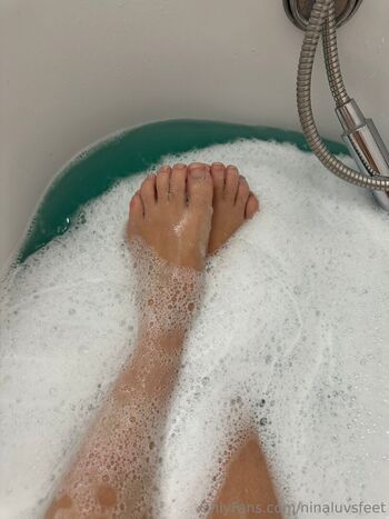 ninaluvsfeet