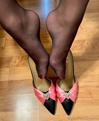 nylonfeetdreams