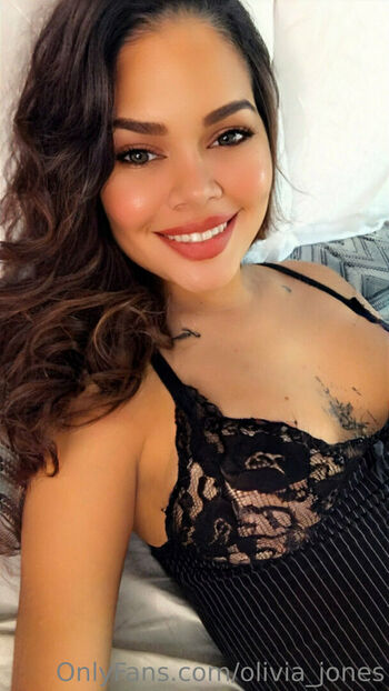 olivia_jones2