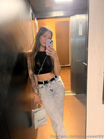 olivia_on_pole