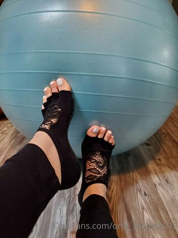 only_feetpc2022