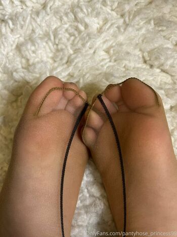 pantyhose_princess99