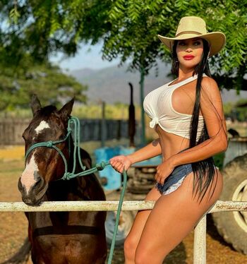 Paola Flores