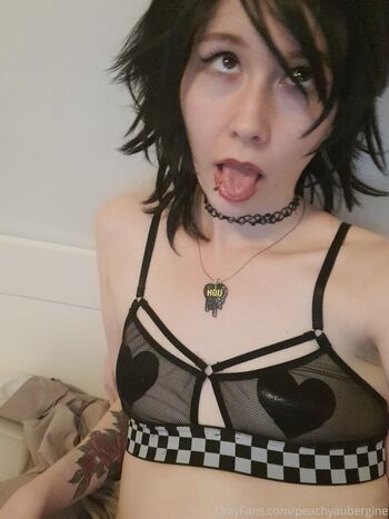 peachyaubergine