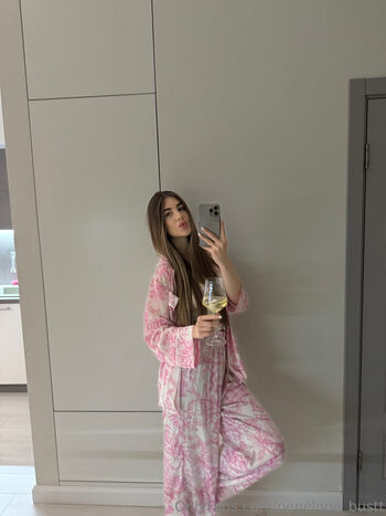 penelope_bustt