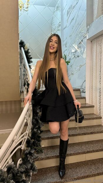 penelope_bustt