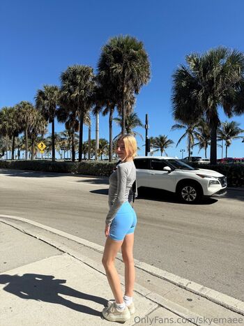 petiteblondemodel