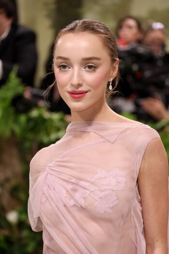 Phoebe Dynevor