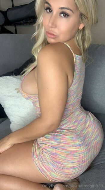 pinkhairedgirlfr33
