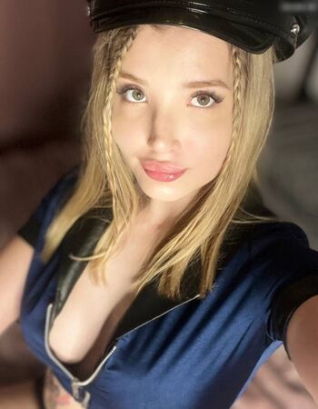 Polizistin Julia
