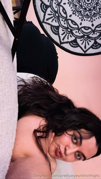 prettyeyesnthicthighs
