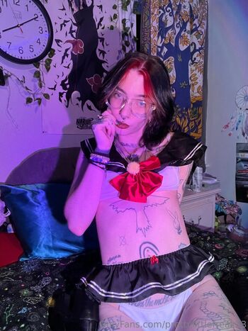 prettylittlefreak13