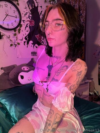 prettylittlefreak13