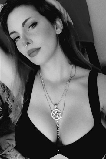 Rainia Belle