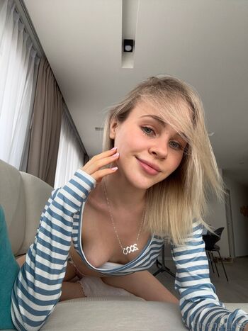 raychel_kiss