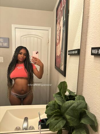 Realhoneysimone