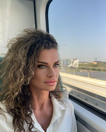 Romi_curly