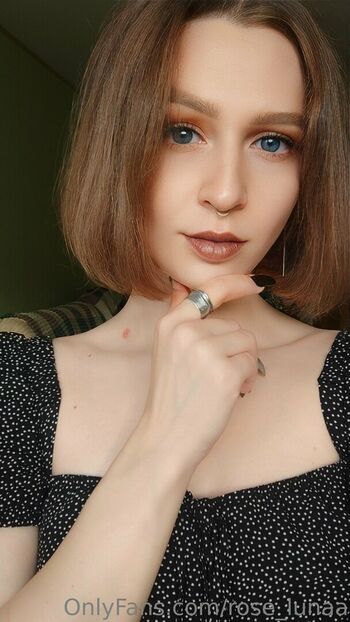rose_lunaa