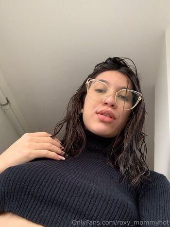 roxy_mommyhot