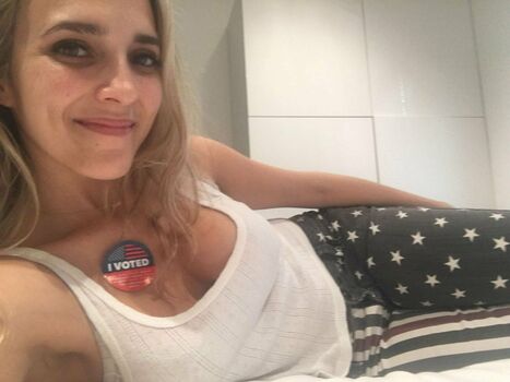Roxy Striar
