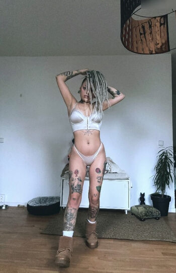 Roxy_Wayne