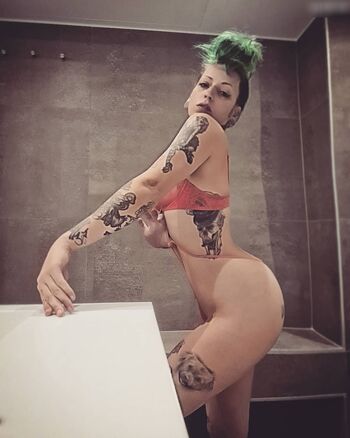 Roxy_Wayne