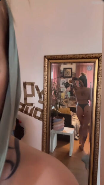 Roxy_Wayne