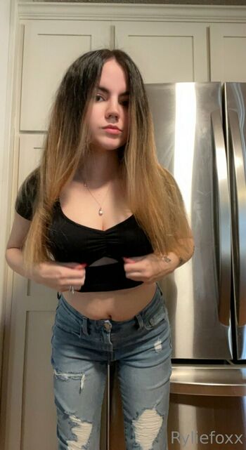 ryliefoxx_free