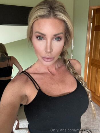 Samantha Saint