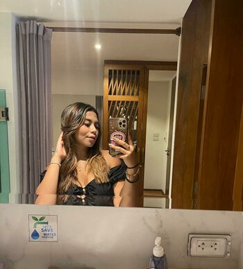 sarablakelyx