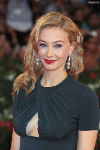 Sarah Gadon