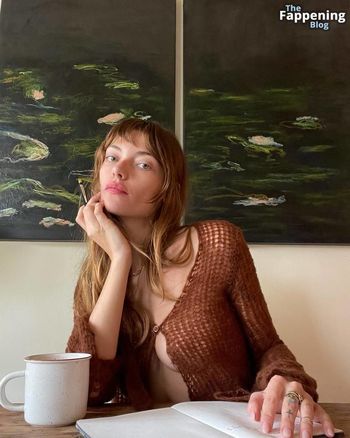 Sarah Holt