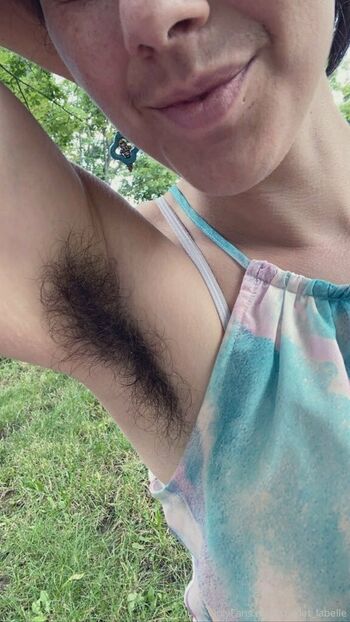 scarlet_labelle