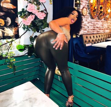 Secret_bombshell Kriz
