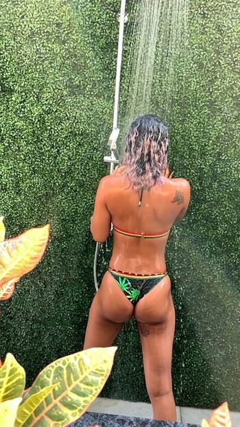 Secret_bombshell Kriz
