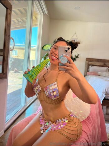 Selena Flores