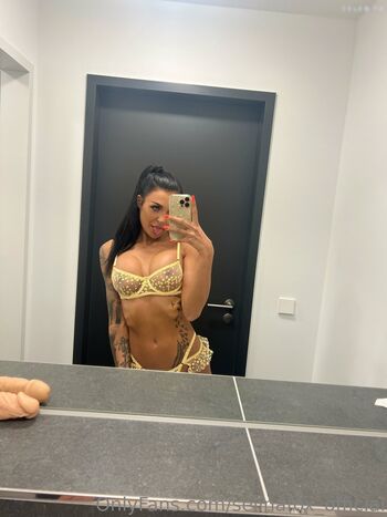 Selina Fox